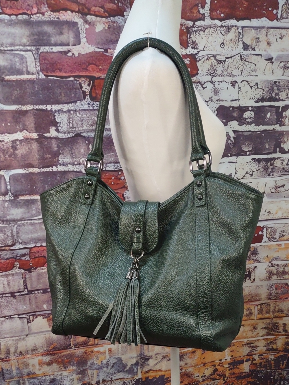 Leather Shoulder Tote Bag with Tassel in Deep Green